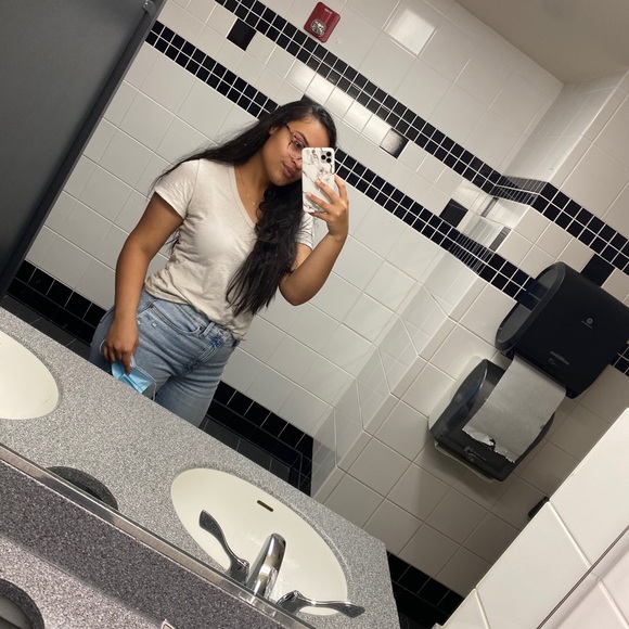 Meet your Posher, Ashley - Picture 1 of 1